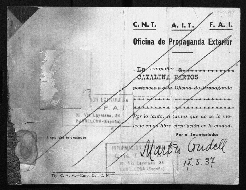 A CNT egyik dokumentuma, melyben igazolja, hogy Catalina Partos az intézmény alkalmazásában áll - Forrás: Almudena Rubio Twitter oldala